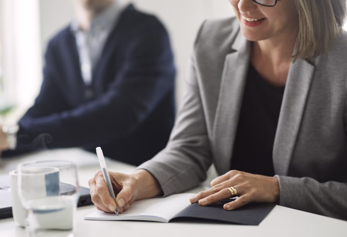 Como é que um caso para cobrança é gerido na Intrum