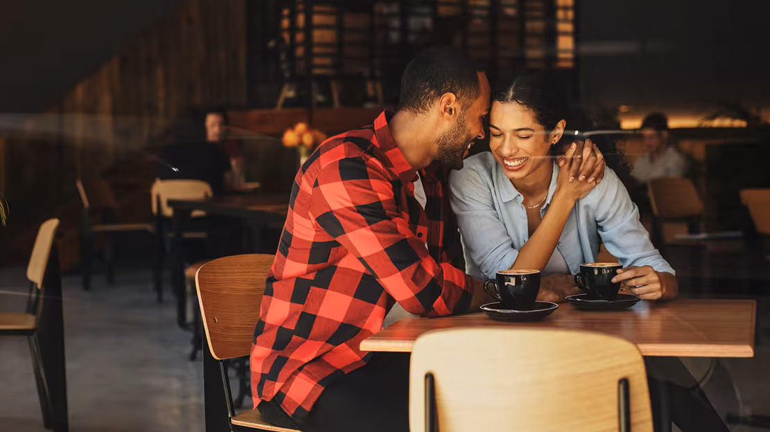 Amor e finanças: Como o romance afeta as despesas dos consumidores